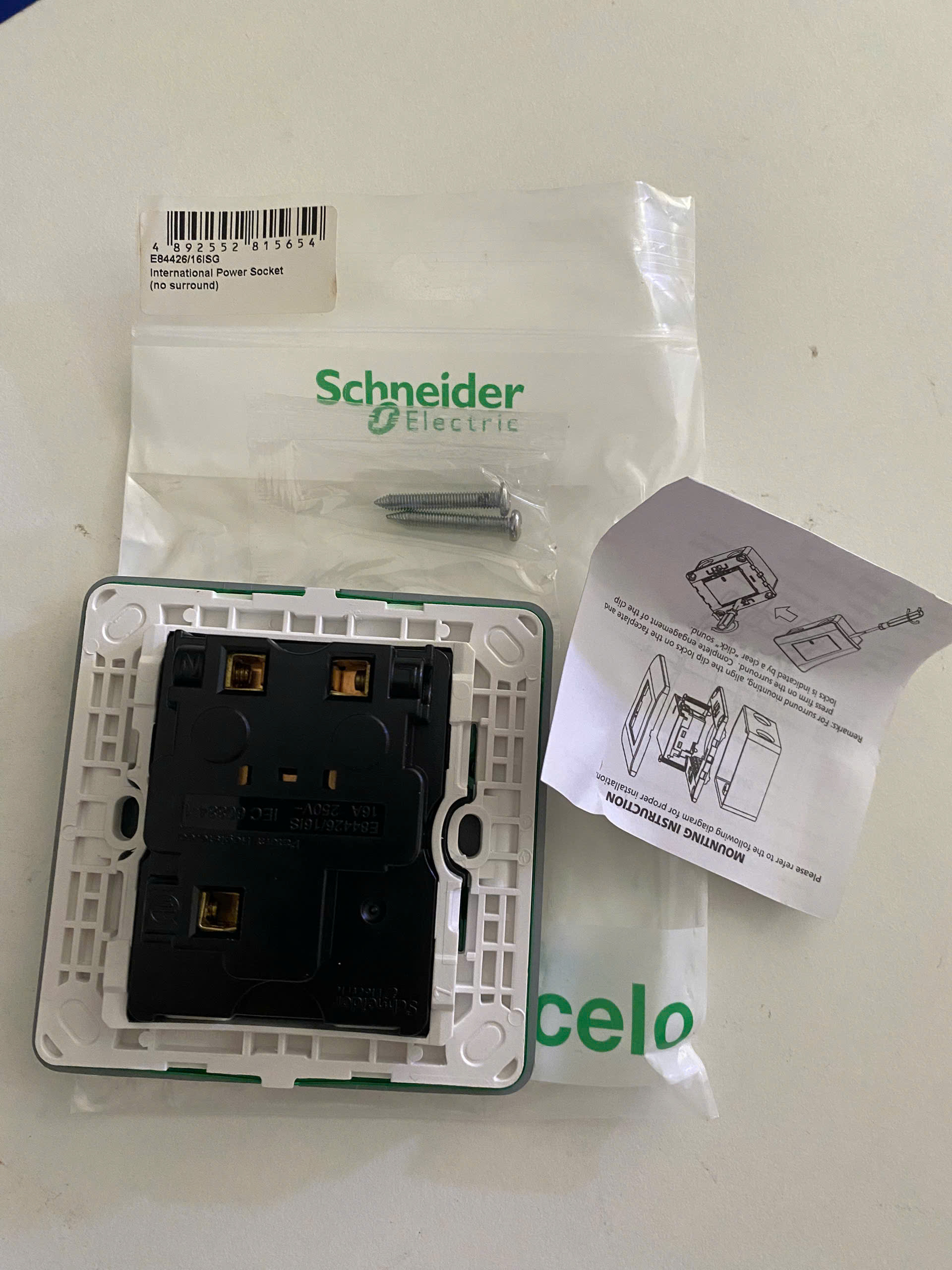 Ổ cắm đa năng Schneider E84426 16A Zencelo