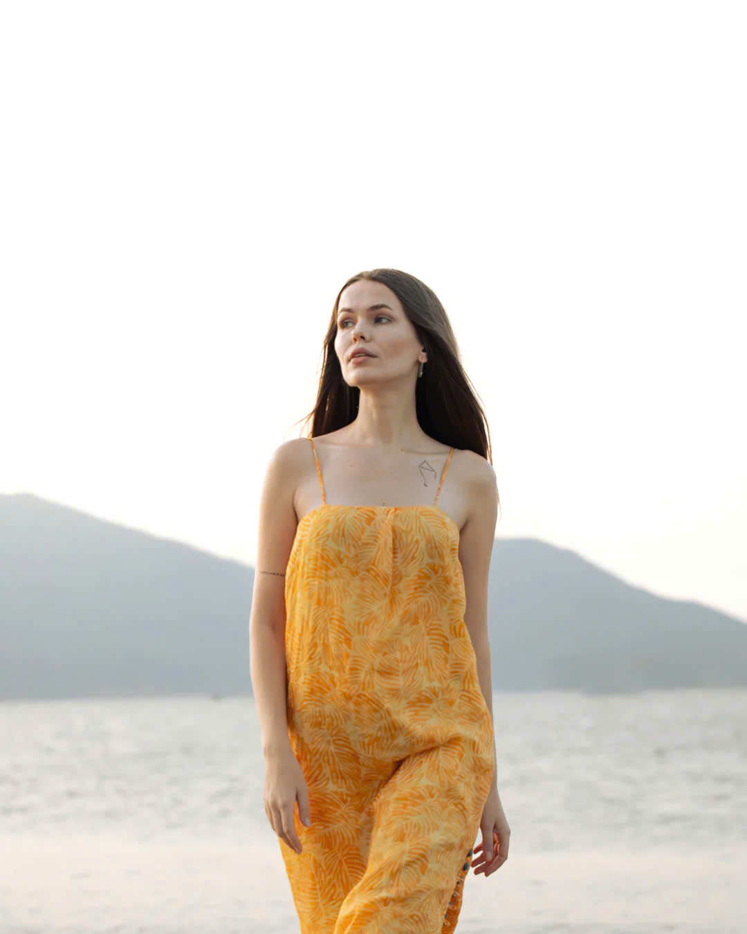 Đầm Hai Dây Suông, Đầm xẻ tà, Đầm Vàng Linen Kim Diệp thời trang thiết kế Hity Dre208