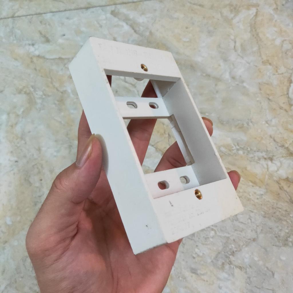 Đế Nổi Ổ điện vít tường loại Đơn Chống Cháy