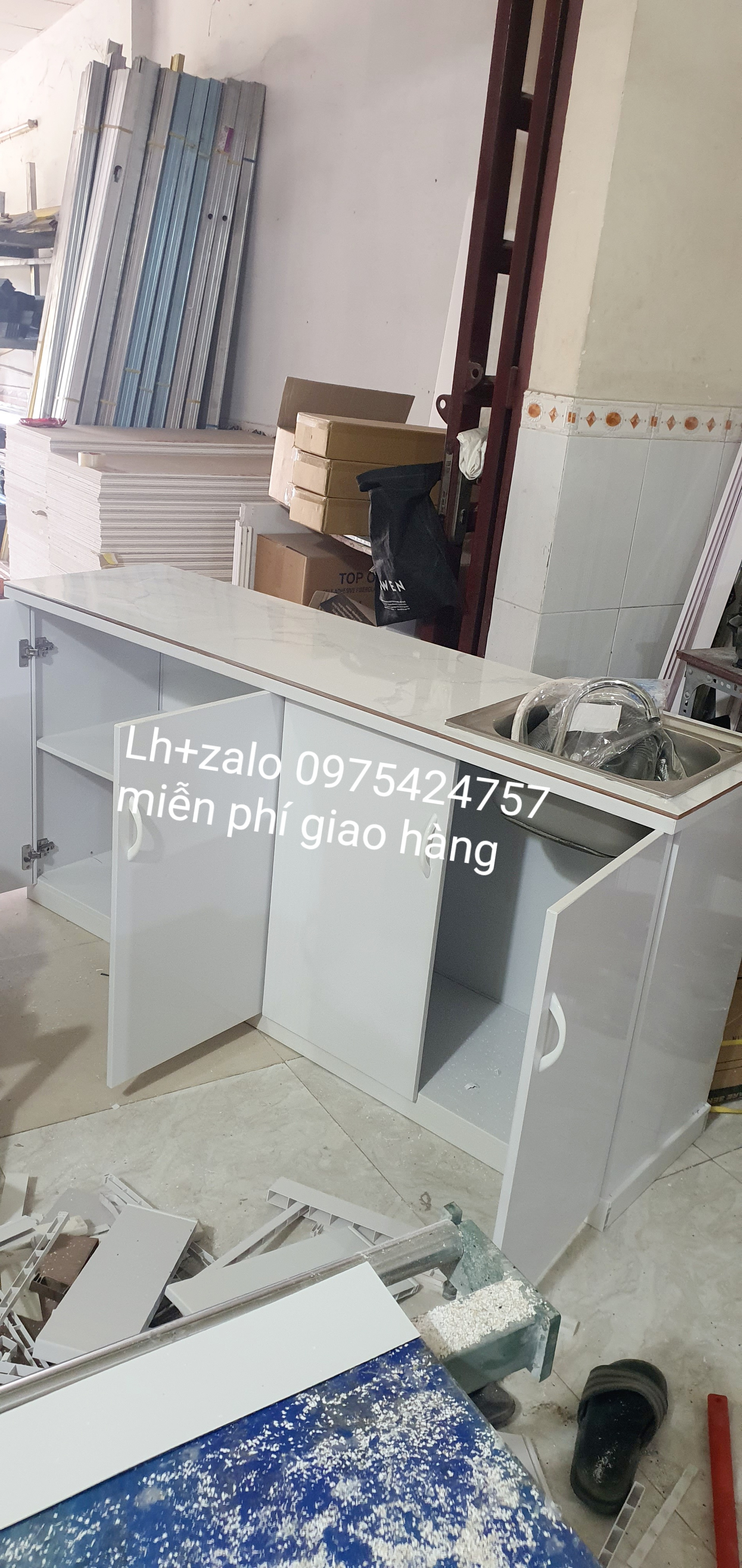 Tủ bếp sẵn bồn mặt gạch