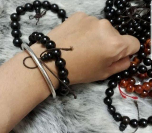 Vòng tay gỗ hạt tròn 12 m m - màu gỗ đen tuyền- vòng tay may mắn