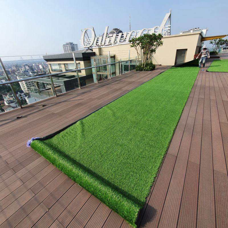 Tấm cỏ nhân tạo .Khổ 1 x 1m. Loại cao cấp.Trang trí nhà cửa, sân vườn.An toàn với trẻ nhỏ.Bảo hành 2 năm .