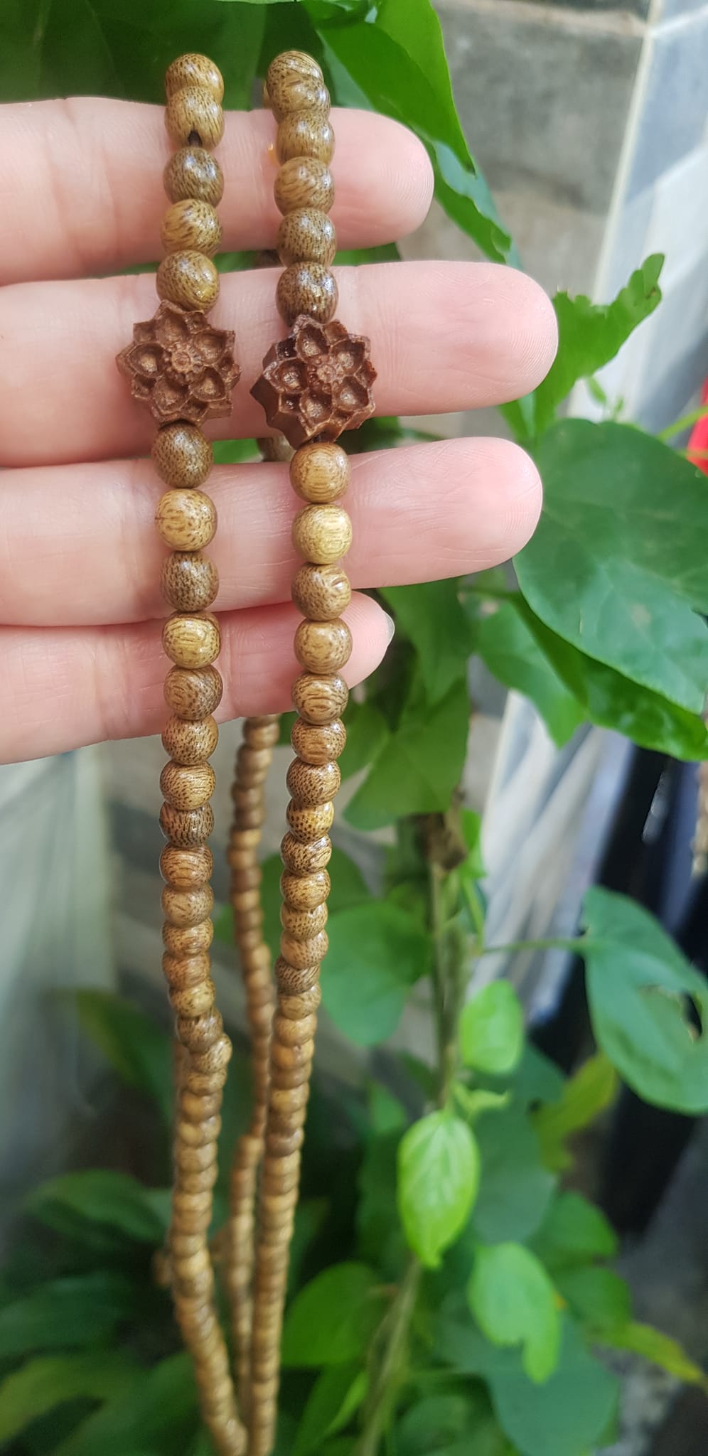 Vòng tay nữ gỗ trầm charm phối Bông Hoa Sen kiểu đeo quấn tay 4 vòng Size hạt 6mm thơm nhẹ đeo tay Ý nghĩa Vạn sự như ý may mắn rất đẹp ạ
