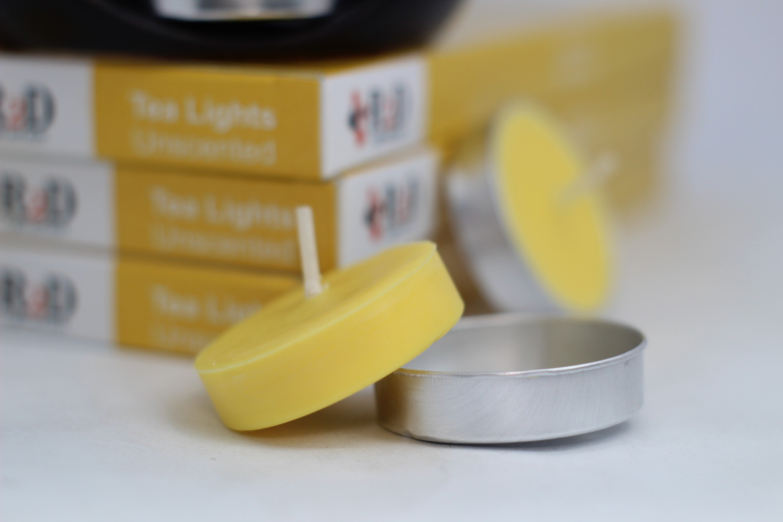 Nến tealight 10 viên không khói không mùi R2D màu vàng dùng cho đèn xông tinh dầu
