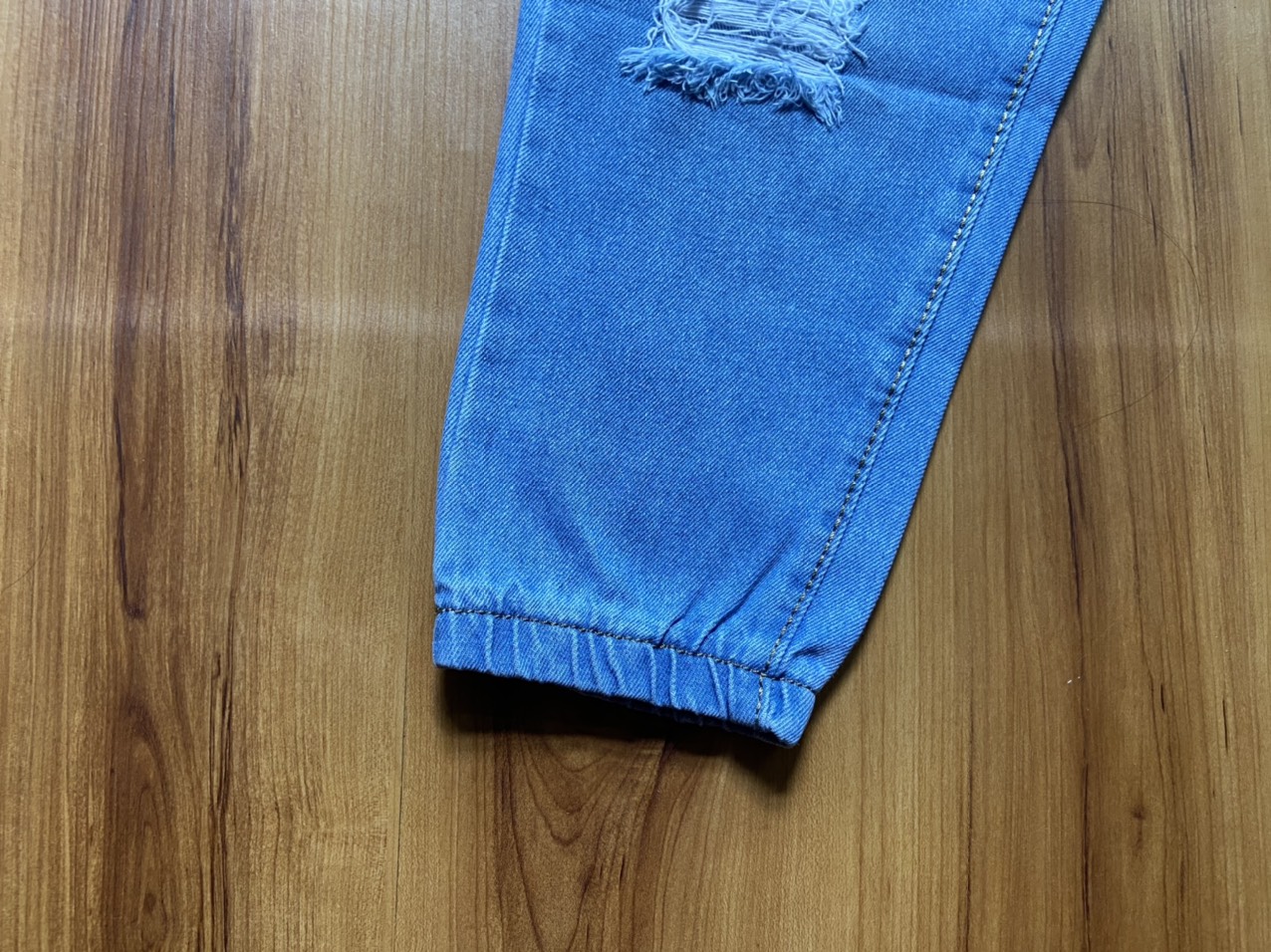Quần Baggy Jean Nữ Lưng Thun Mẫu Rách Bo Chun Lai