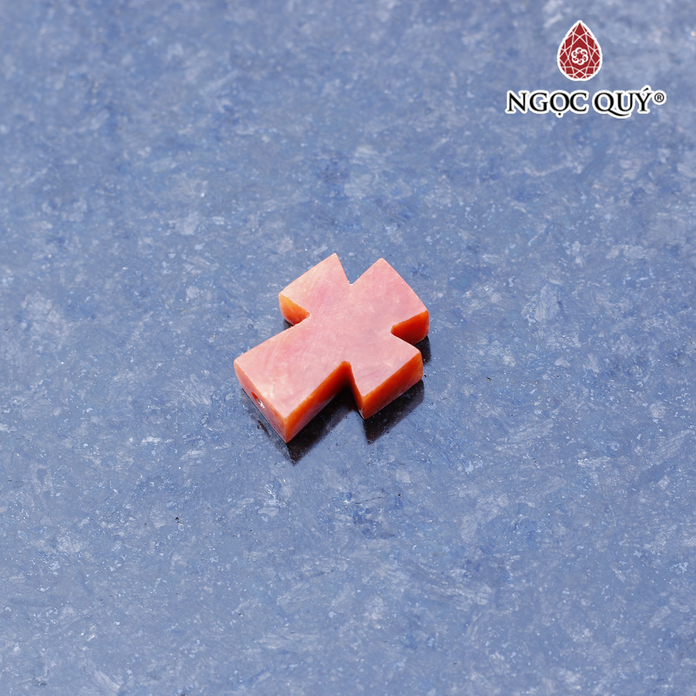 Mặt dây chuyền thánh giá xỏ ngang đá cẩm thạch huyết 20x15.5x7.5 mm mệnh hỏa , thổ - Ngọc Quý