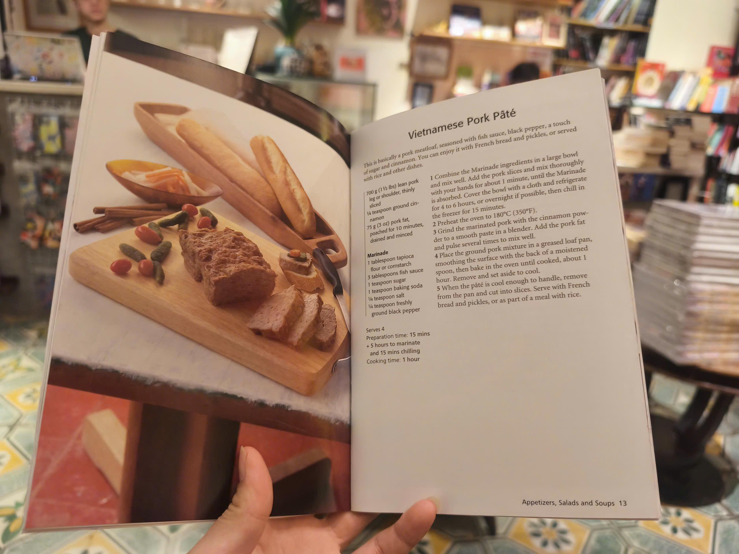 Sách - Vietnamese Favorites by Wendy Hutton - Periplus Mini Cookbooks