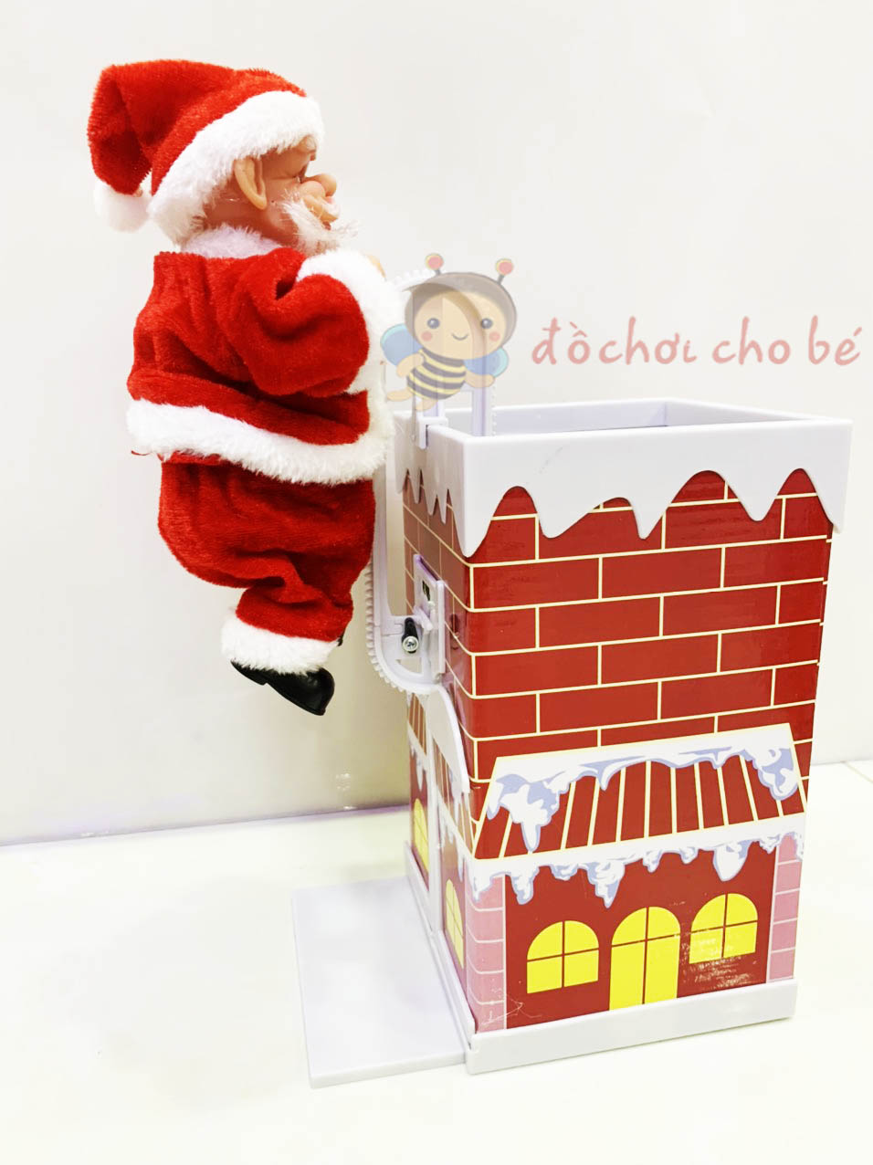 Ông già noel nhảy dù, kéo đàn violon, leo dây, chui ống khói có đèn nhạc giáng sinh