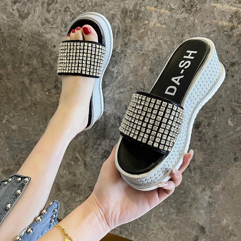 Dép đế xuồng đính đá thời trang cho nữ