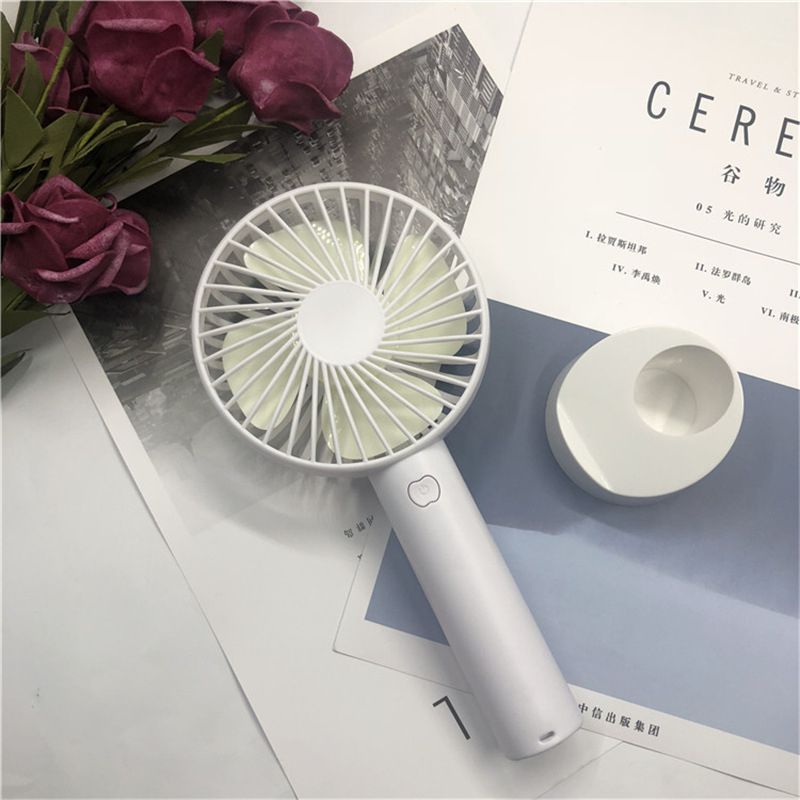 Quạt Cầm Tay Mini Tích Điện Có Đế Để Bàn 3 Tốc Độ Gió Siêu Mát Quạt Tặng Pin Và Dây Sạc - Giao Màu Ngẫu Nhiên Hàng Nhập Khẩu