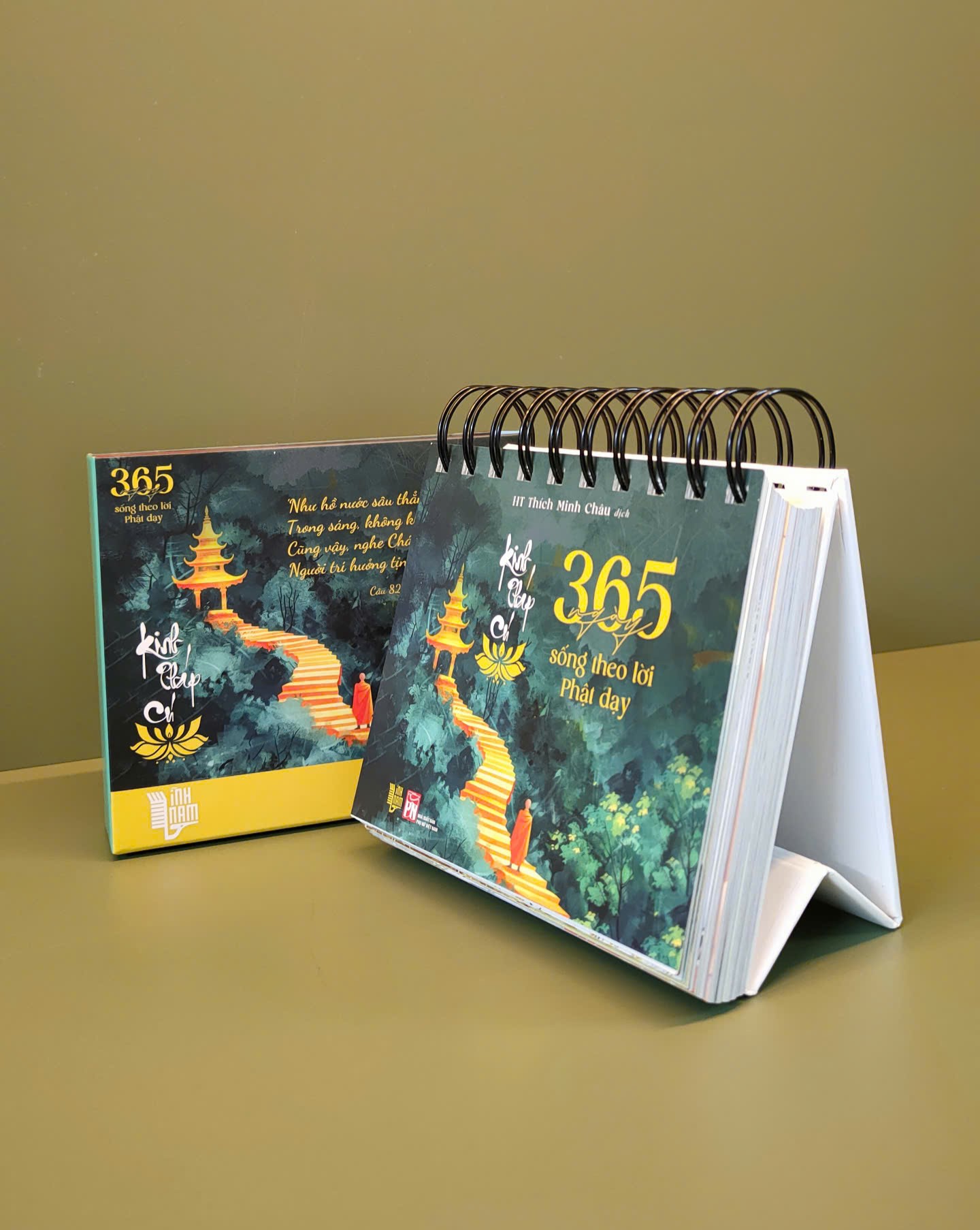 Kinh Pháp Cú - 365 ngày sống theo lời Phật dạy (bản cao cấp, in màu)