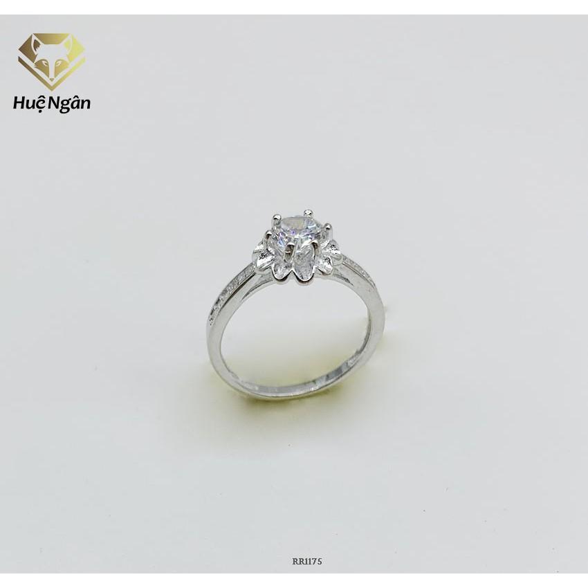 Nhẫn bạc 925 Huệ Ngân - 6 chấu Cánh hoa viền đá 6 li RR1175