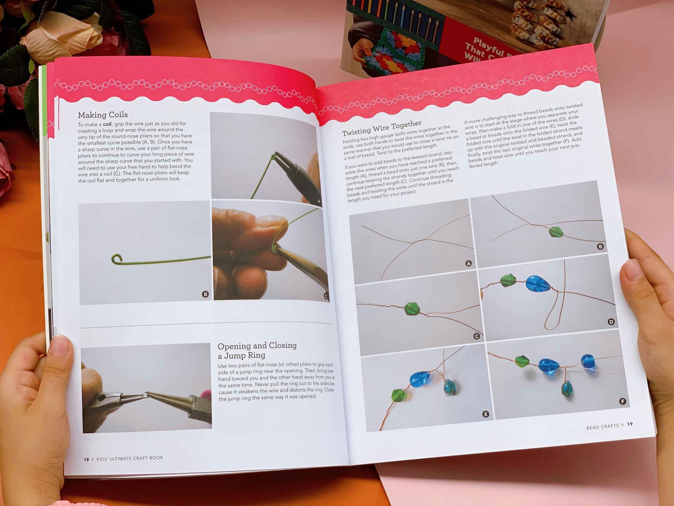 Kids' Ultimate Craft Book : Bead, Crochet, Knot, Braid, Knit, Sew! - Playful Projects That Creative Kids Will Love to Make