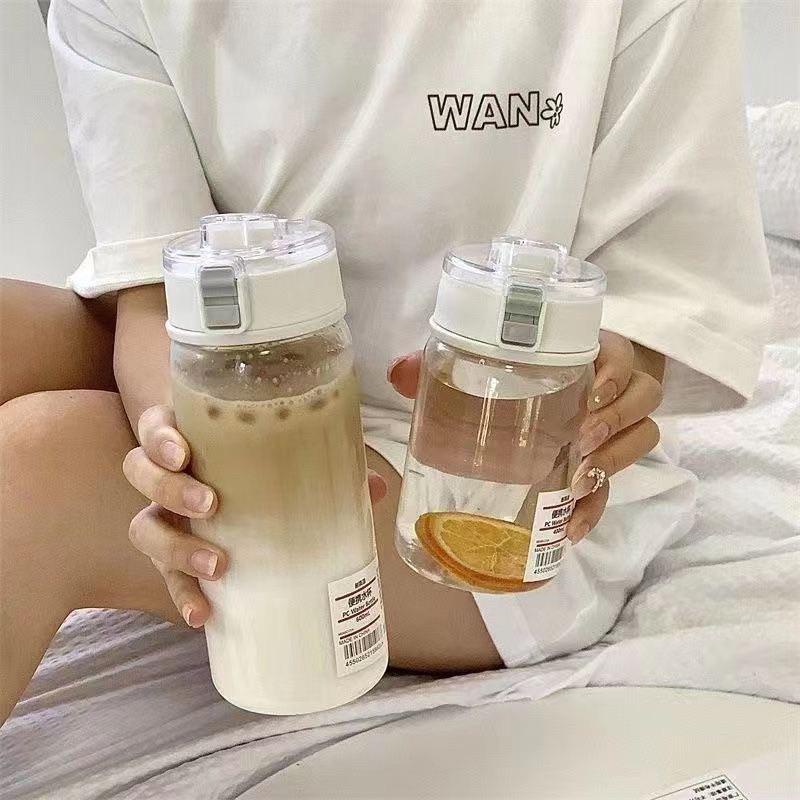 Combo 3 Bình Đựng Nước Bằng Nhựa có nắp đậy ,quai đeo thông minh tiện dụng
