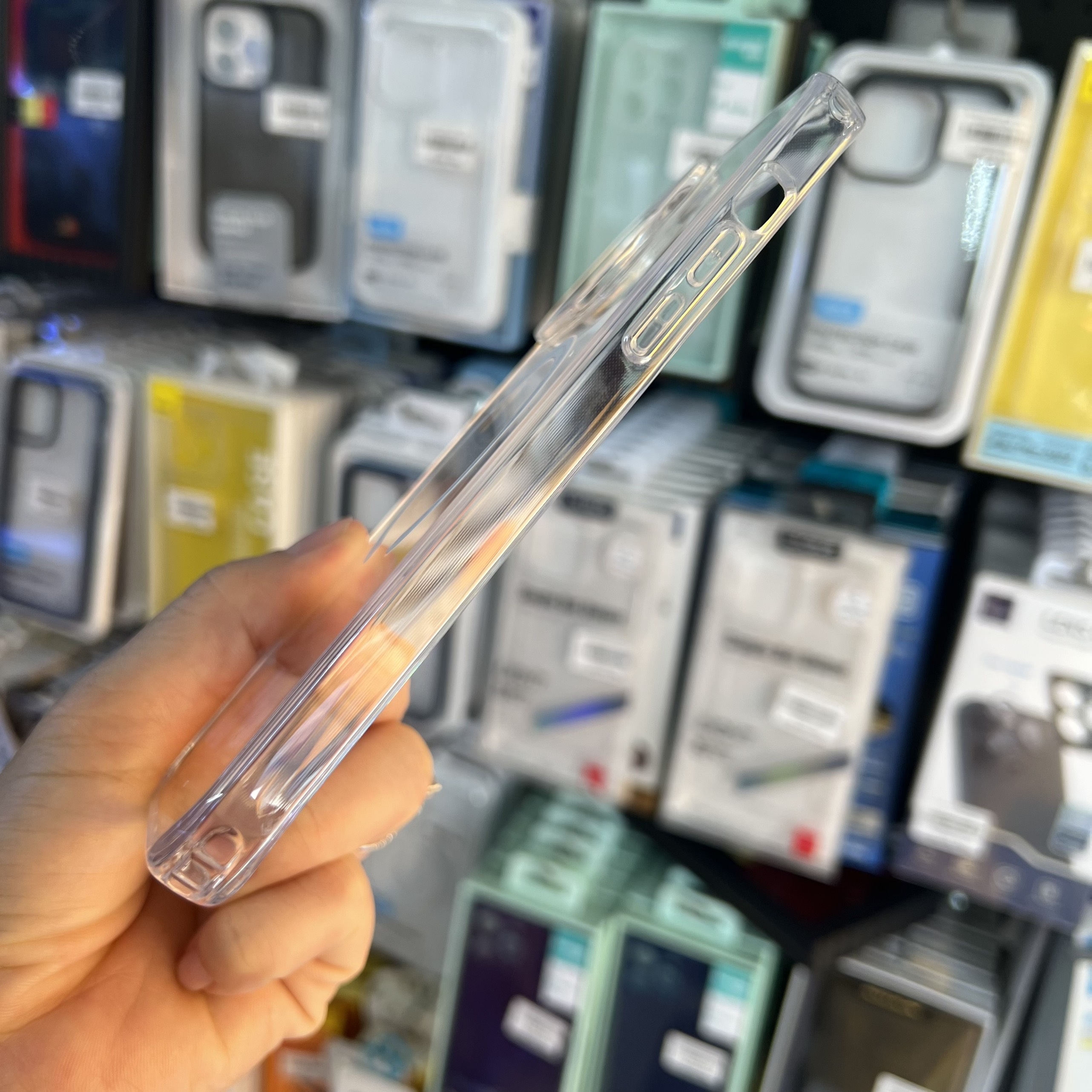 Ốp lưng dành cho iPhone 14 Pro Max Rock hỗ trợ sạc không dây- Hàng chính hãng