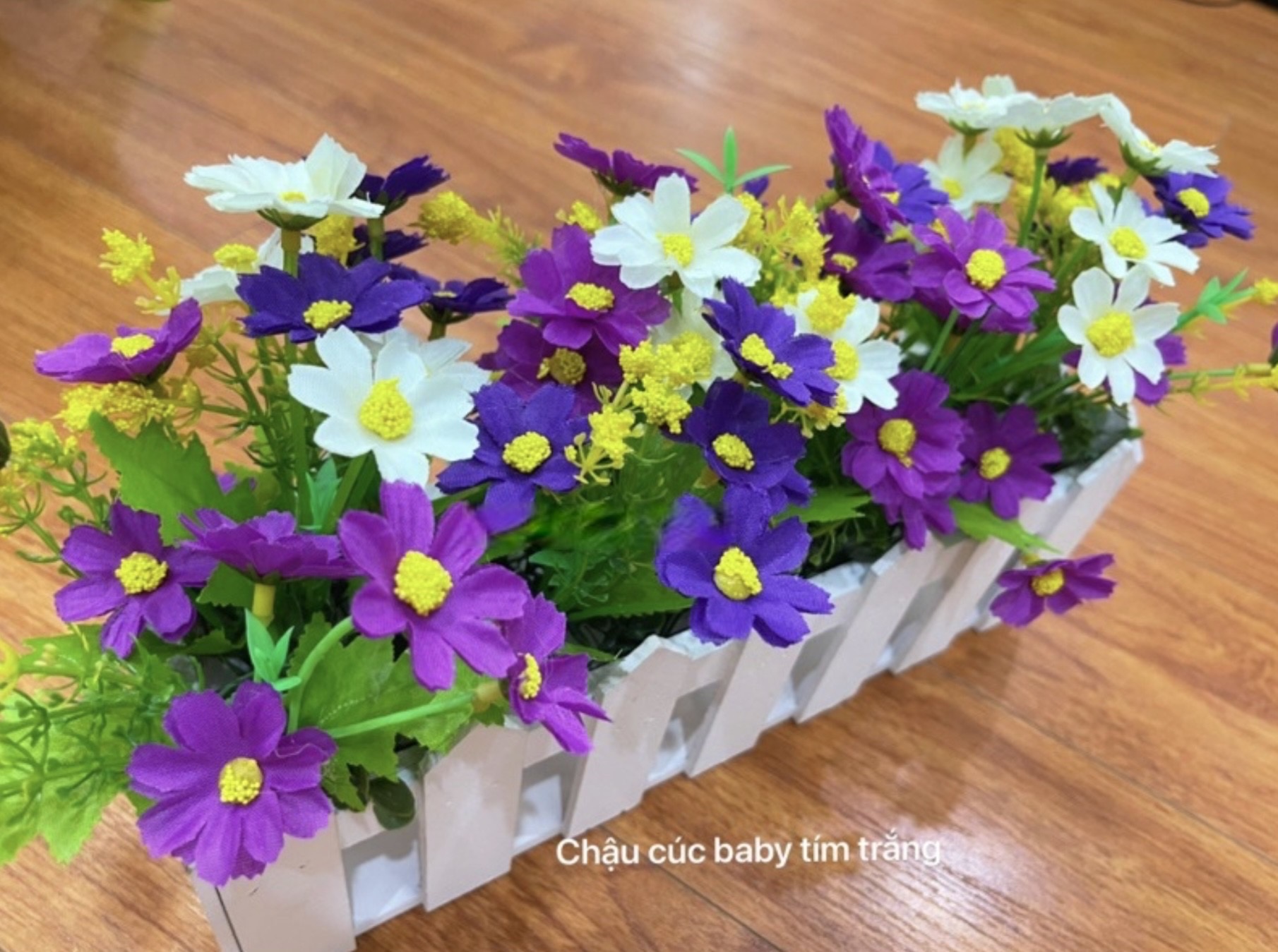 Chậu hoa giả trang trí – Nhiều mẫu mã – Chậu hàng rào cắm sẵn cây giả, hoa lụa decor – Rộng 10 cm – Dài từ 30 đến 50 cm – Cao từ 15 đến 30 cm