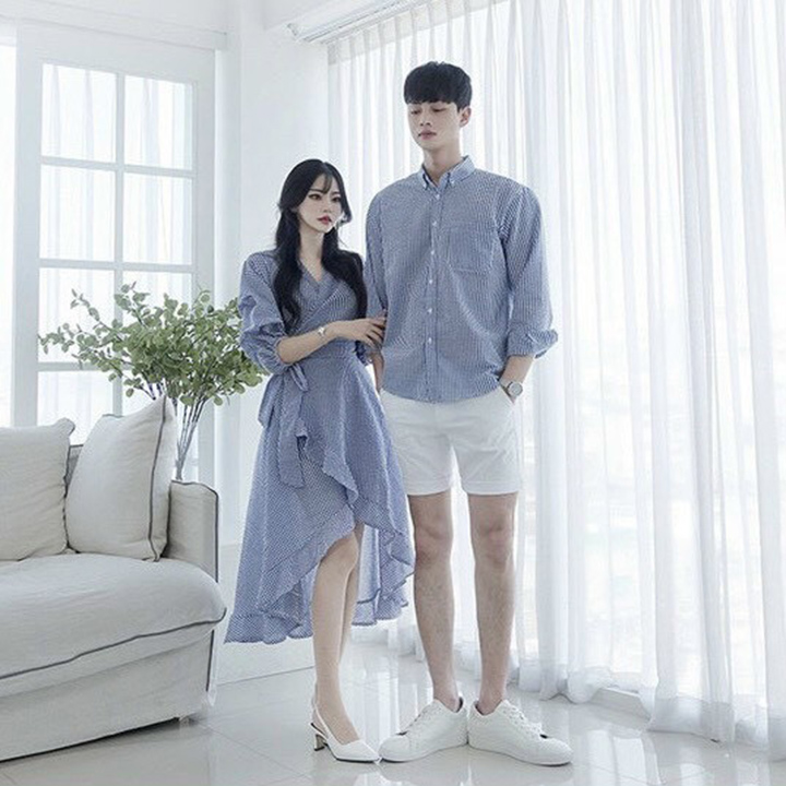 Set áo đôi đồ cặp tình nhân áo sơ mi nam đầm đuôi cá nữ dài kẻ sọc phong cách Hàn Quốc dùng đi biển đi chơi chụp hình cưới hàng cao cấp - Smice House