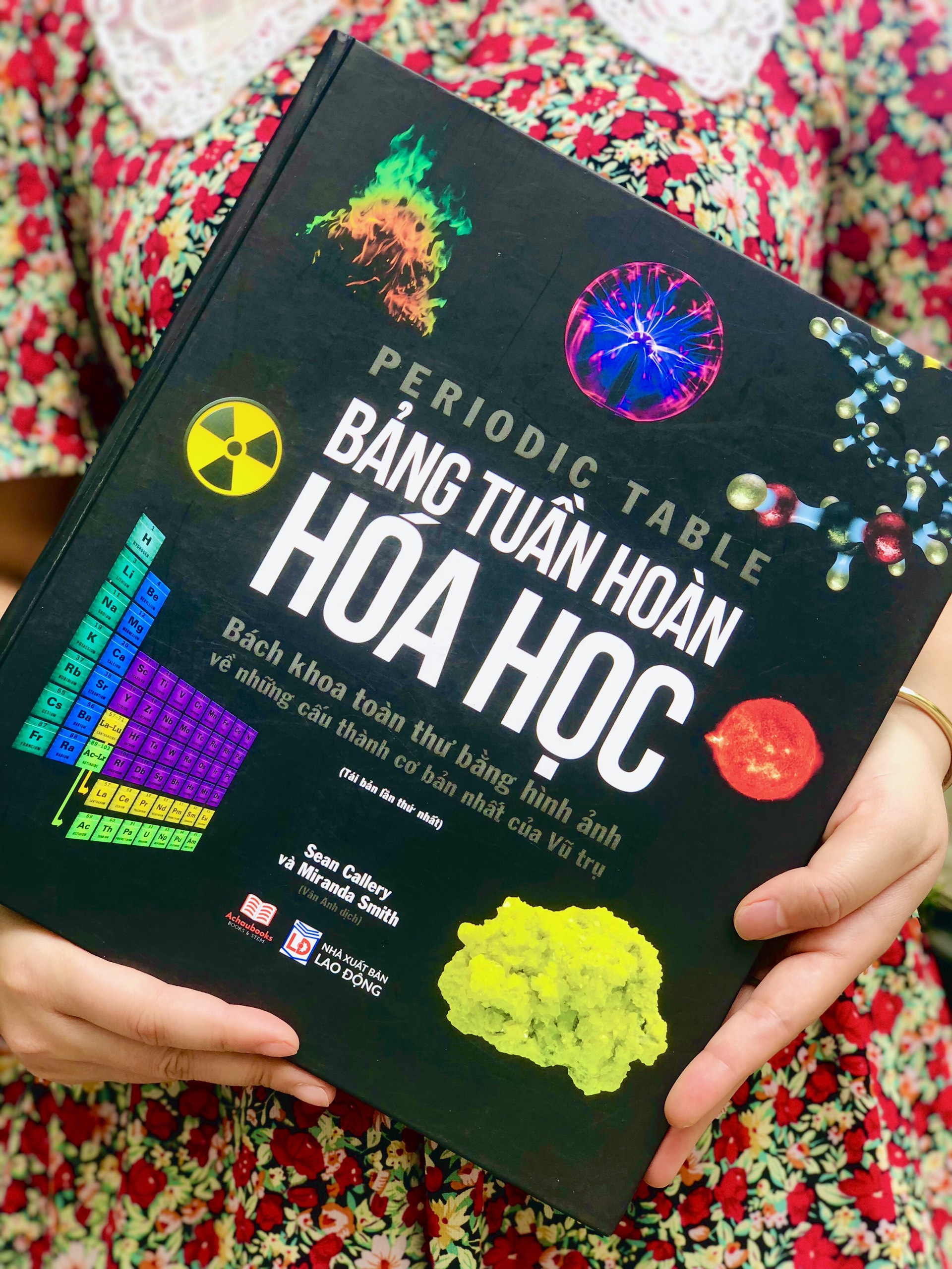 Sách Bách Khoa Toàn Thư Khoa Học, Bảng Tuần Hoàn Hoá Học, Khám Phá Bí Ẩn Không Gian - Tổng Hợp Kiến Thức Bác Khoa Dành Cho Mọi Lứa Tuổi - Hiệu Sách Genbook, Bìa Cứng, In Màu