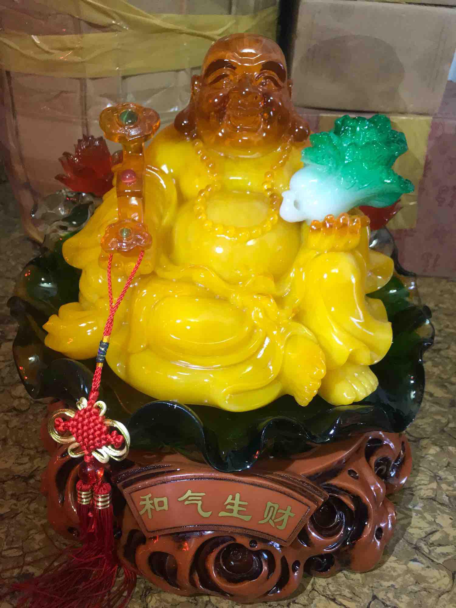 TƯỢNG PHẬT DI LẶC VÀNG NGỔI ĐÀI HOA SEN TAY CẦM GẬY NHƯ Ý BẮP CẢI 38CM MỆNH KIM THỔ