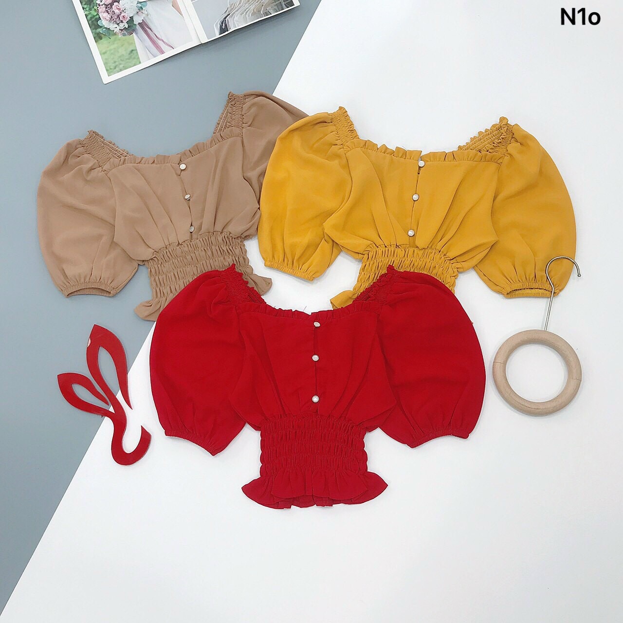 Áo croptop bo éo đính cúc ngọc - áo trễ vai tay phồng