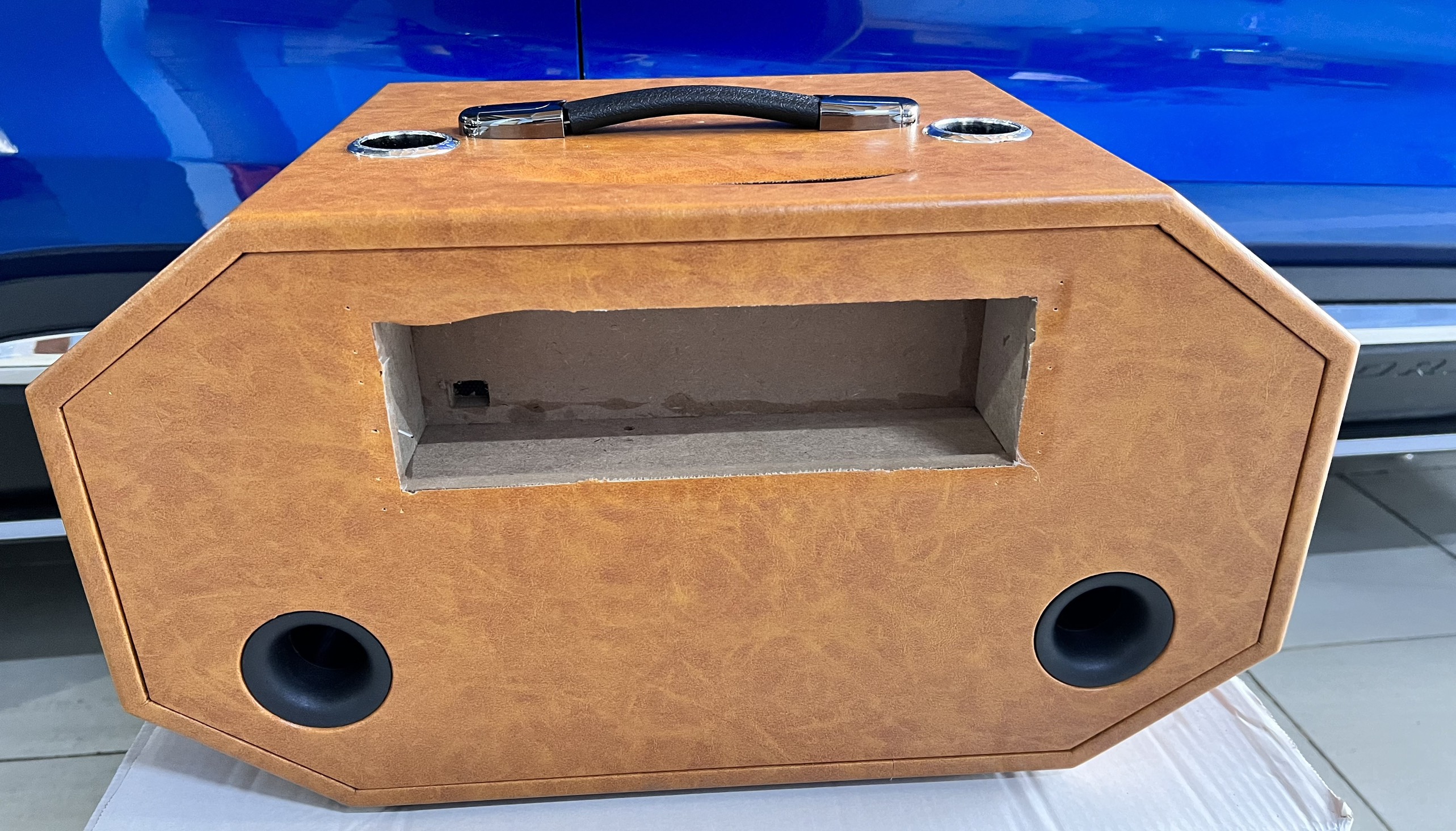 VỎ THÙNG LOA KÉO XÁCH TAY 20 THÙNG BỌC DA CAO CẤP 2 LỖ CHÉP TRƯỚC 8 CM CÓ SẴN HỌNG, 2 LỖ CHÉP BÊN HÔNG 10 CM (HÀNG CHÍNH HÃNG)