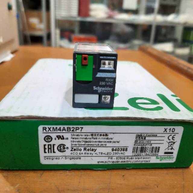 Rơ le RXM4AB2P7 Schneider - 14 chân, có đèn, có phím test | Hàng Chính hãng |