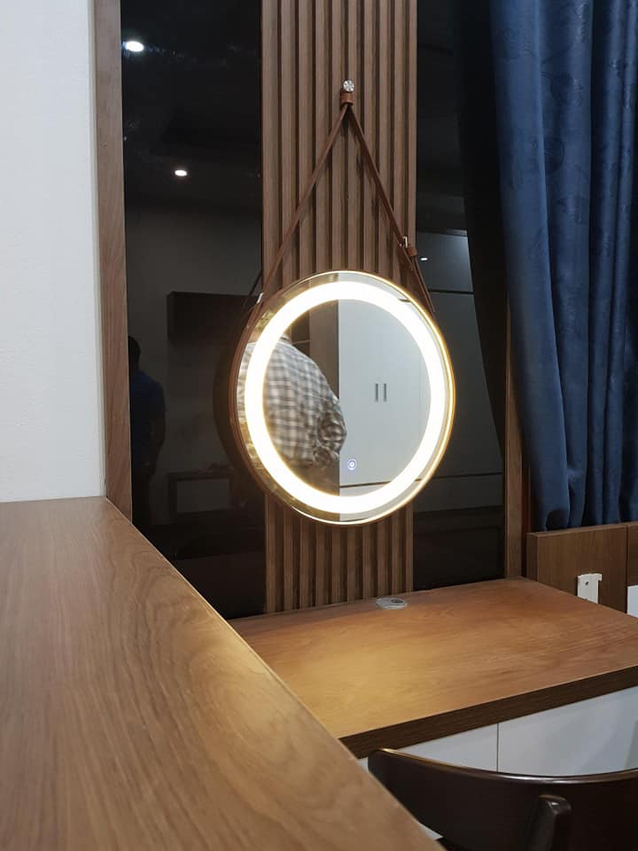 Gương led tròn có dây da treo tường dùng trang điểm, phòng ngủ, nhà tắm G05