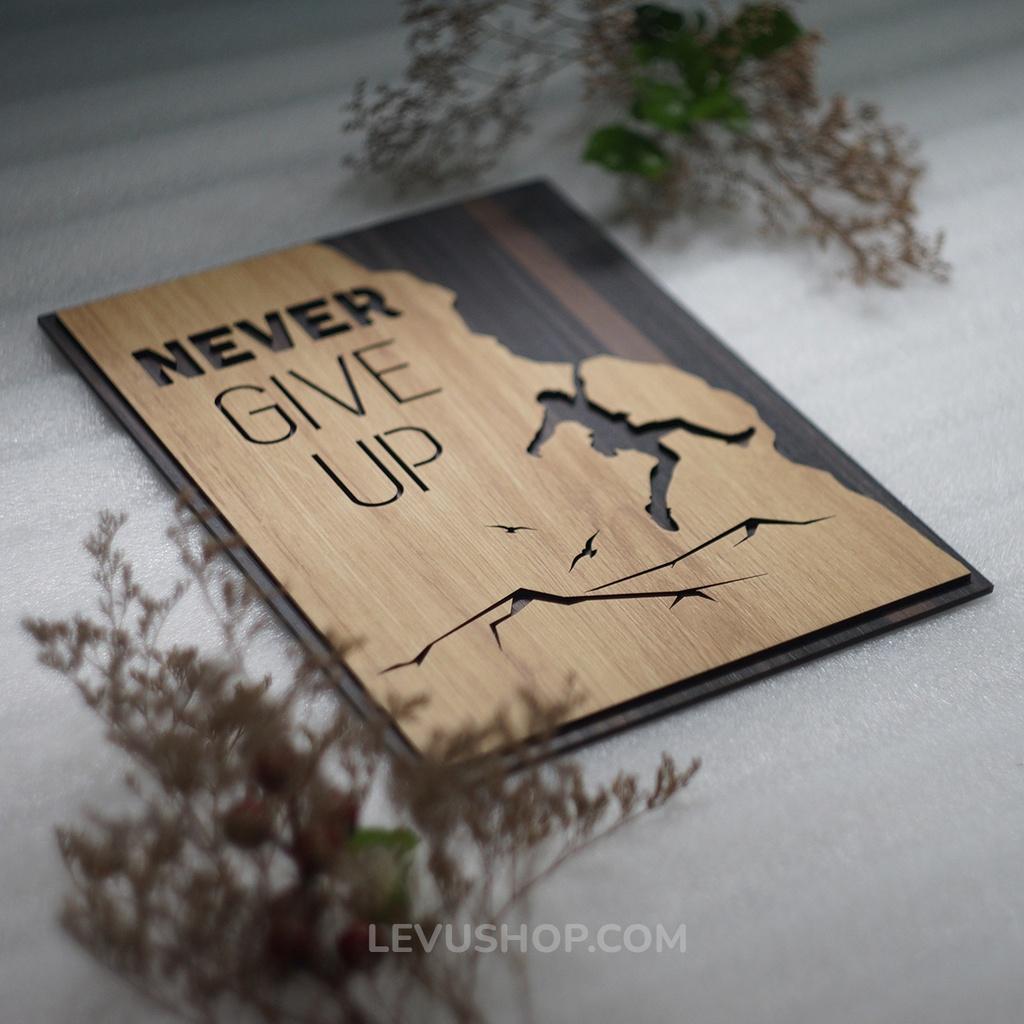 Tranh slogan tiếng anh LEVU EN01 “Never Give Up”