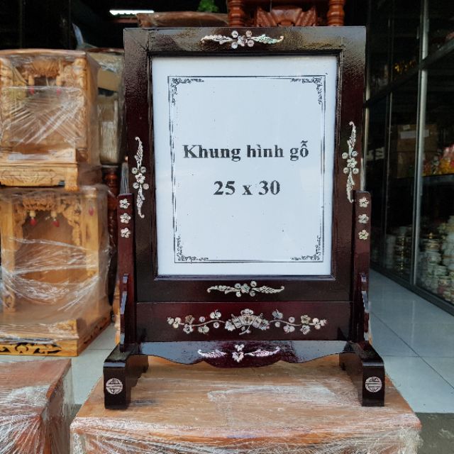 Khung hình thờ gỗ tràm bông vàng cẩn màu đen