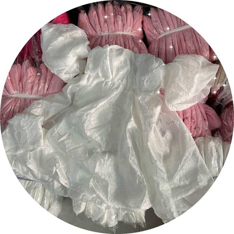 Đầm trắng hoa nổi tay phồng dáng xoè