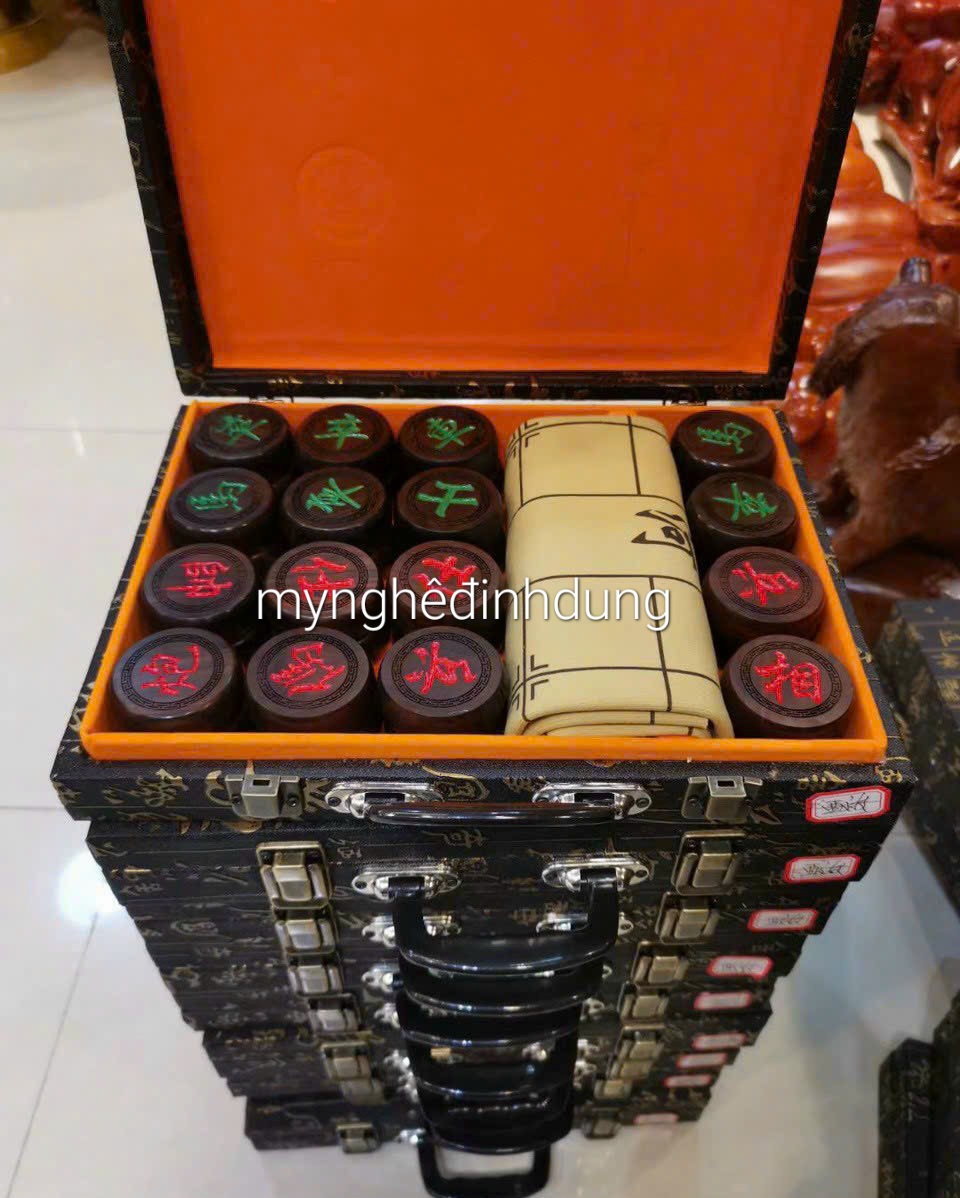 Combo Bộ quân cờ tướng bằng gỗ trắc đỏ đen + hộp da và tấm vải da bàn cờ để chơi