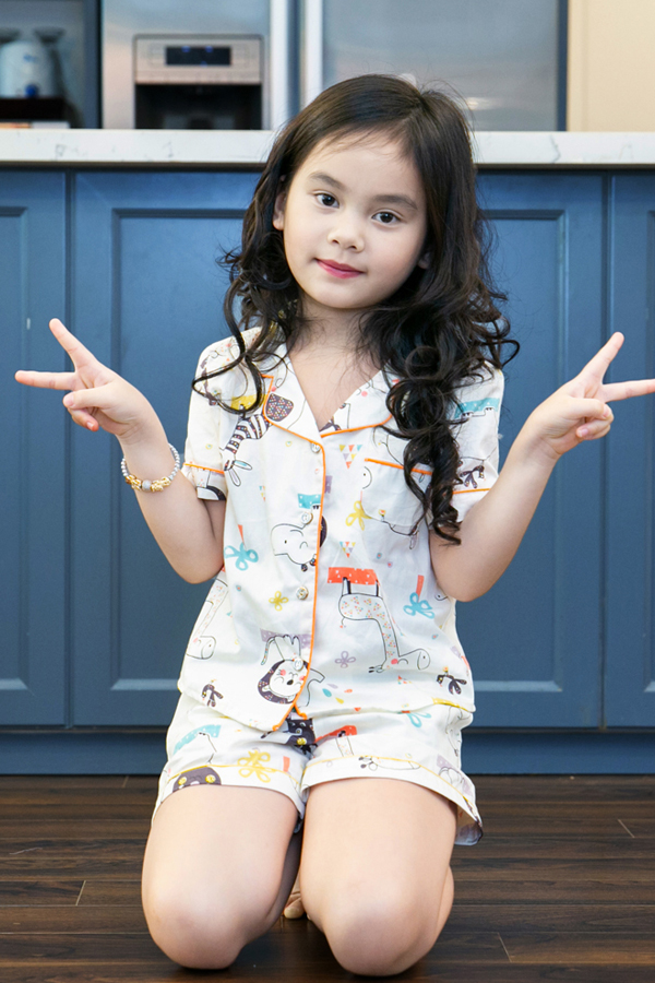 Đồ bộ mặc nhà pijama mẹ và bé màu trắng họa tiết hình thú