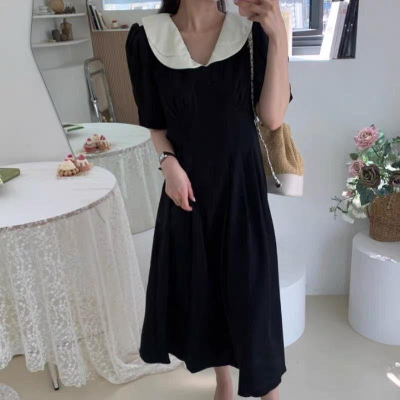 Đầm dài bâu sen kem
