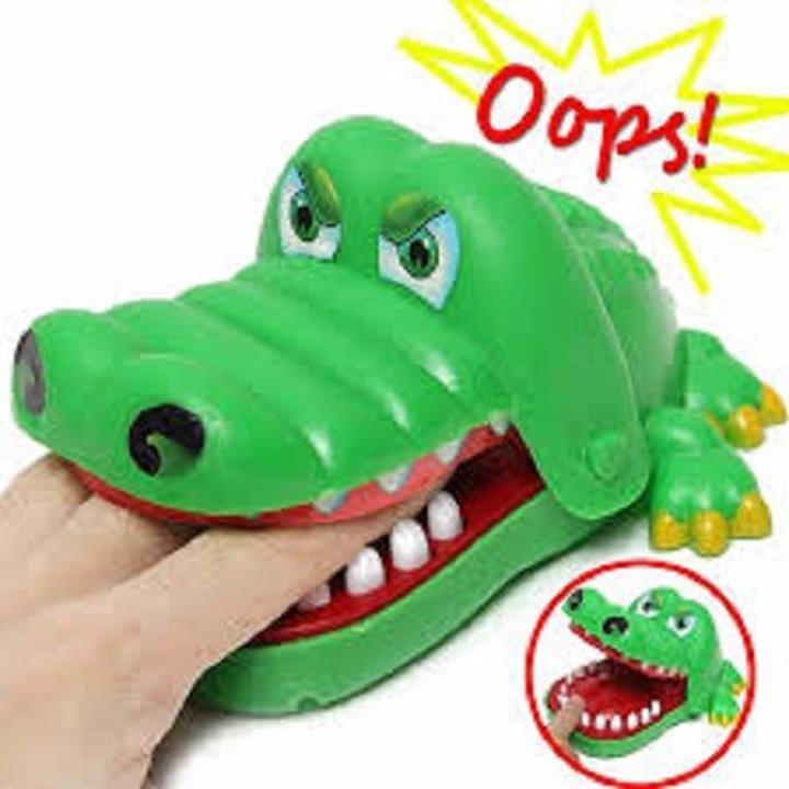 Cá sấu cắn tay  Khám răng_ đồ chơi cho bé