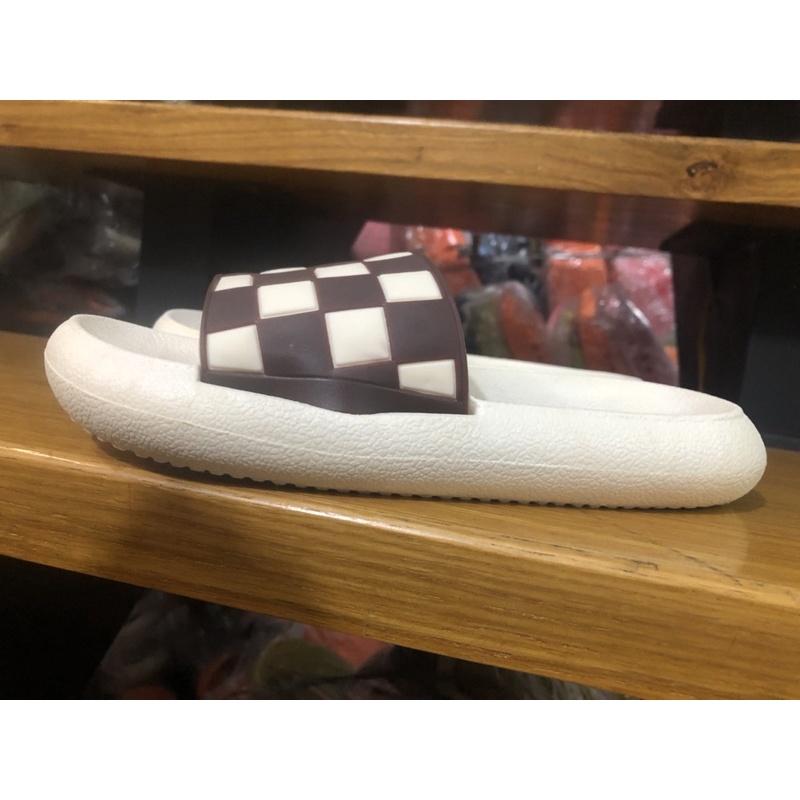 Dép quai ngang caro đế bánh mì siêu hot trend