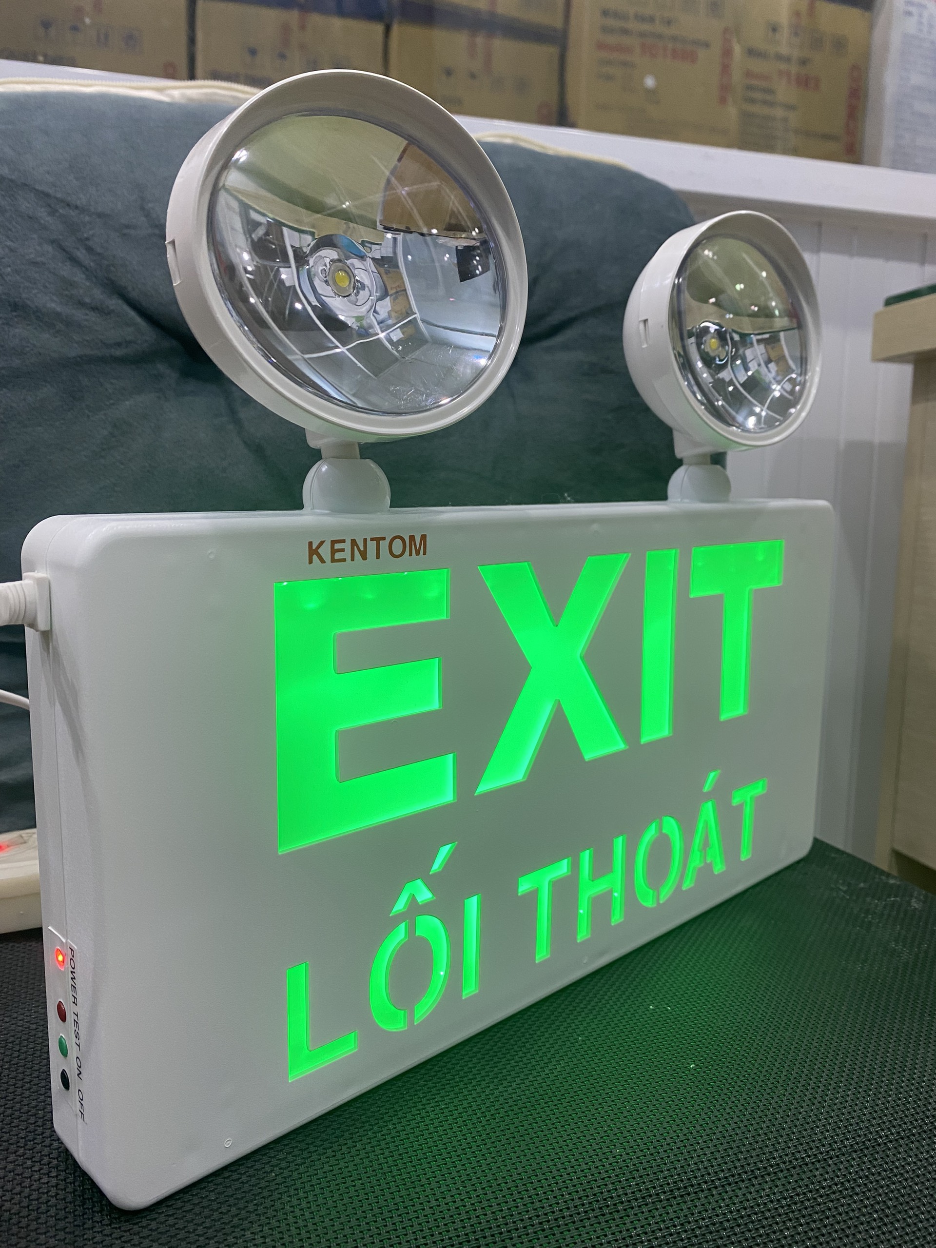 Đèn sạc khẩn cấp KÈm EXit Kentom KT-730 kết hợp đèn exit lối thoát tiện lợi, ánh sáng mạnh xuyên qua khói - Đèn Sự Cố Dành Cho Mọi Gia Đình, Văn PHòng, KHo Xưởng Hay Quán ĂnHàng chính hãng