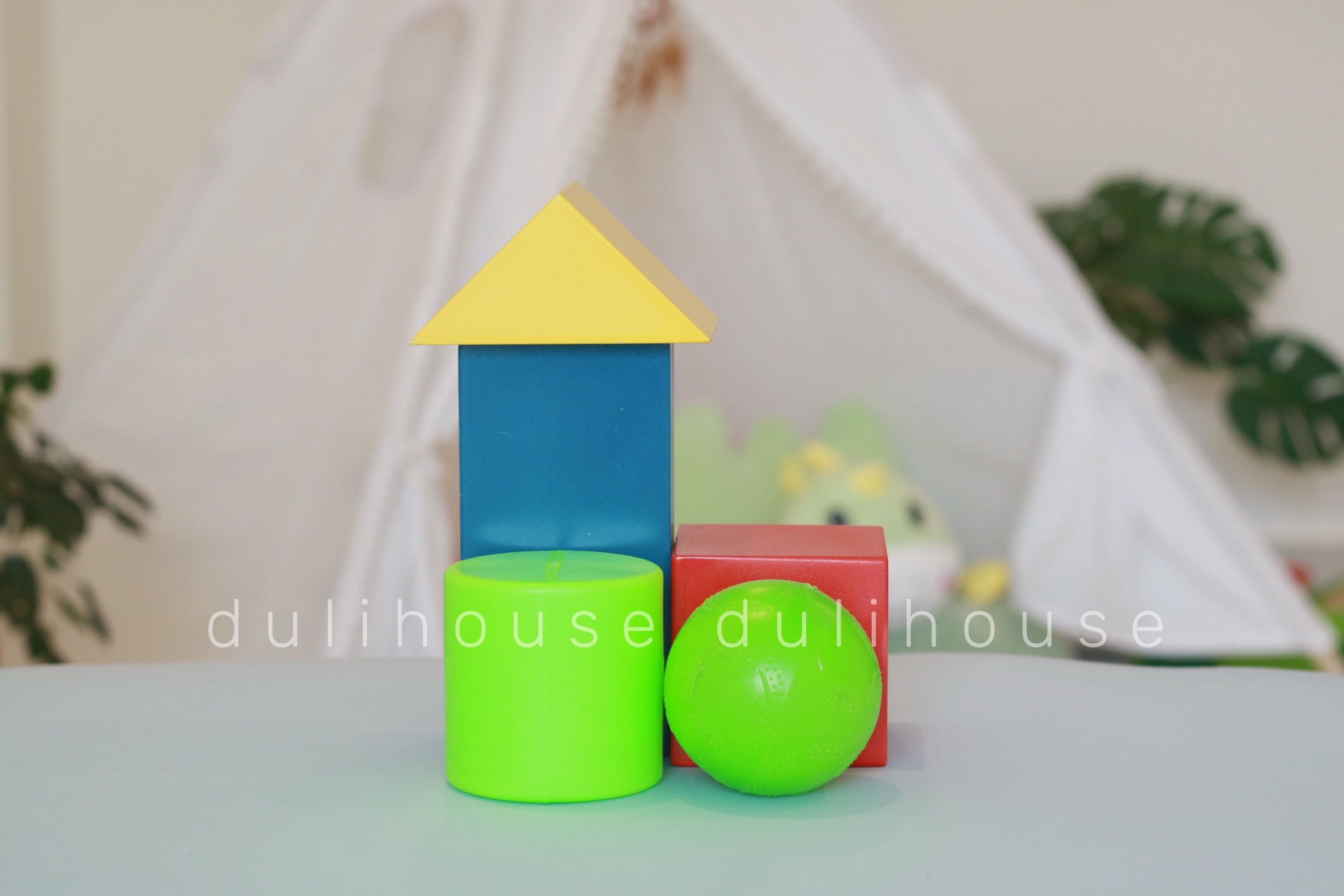 Bộ 5 hình khối với 5 màu sắc cơ bản cho giai đoạn làm quen và ghi nhớ ban đầu của bé - Sản xuất tại Việt Nam