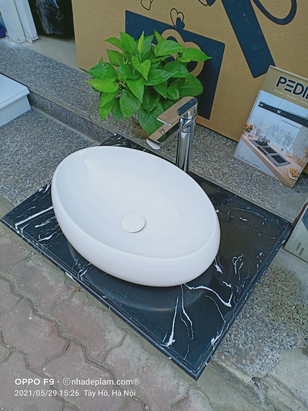 COMBO 01:  bàn đá lavabo + chậu lavabo thuyền trắng + vòi đồng 30 phân + xi phông + giá đỡ