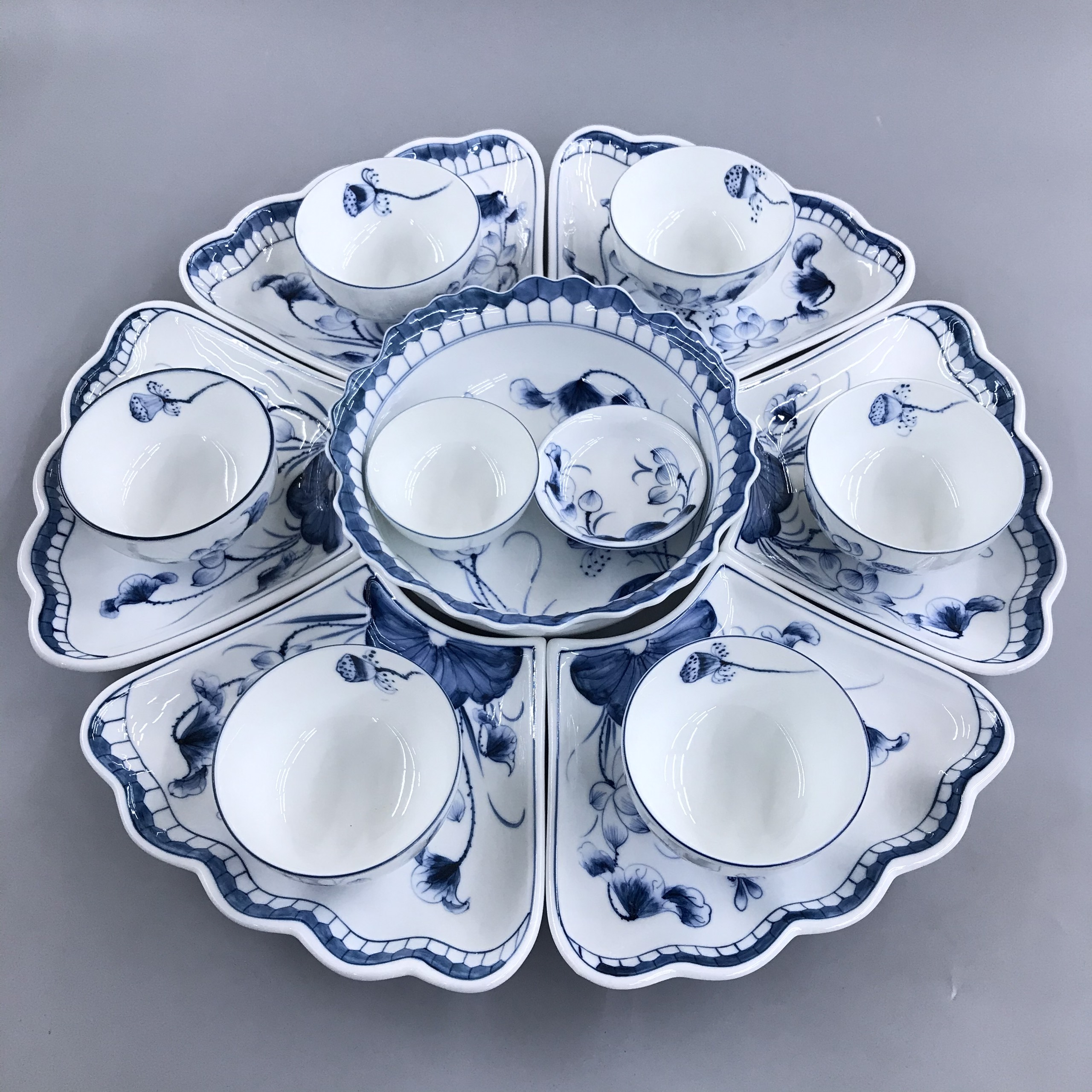 Bộ đồ ăn hoa mặt trời vẽ sen tràm sz 55cm