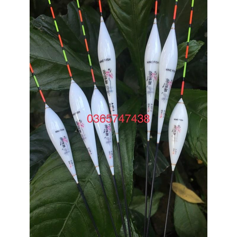 Phao nano NINE FISH đã gắn chân cắm phao kèm khoá.