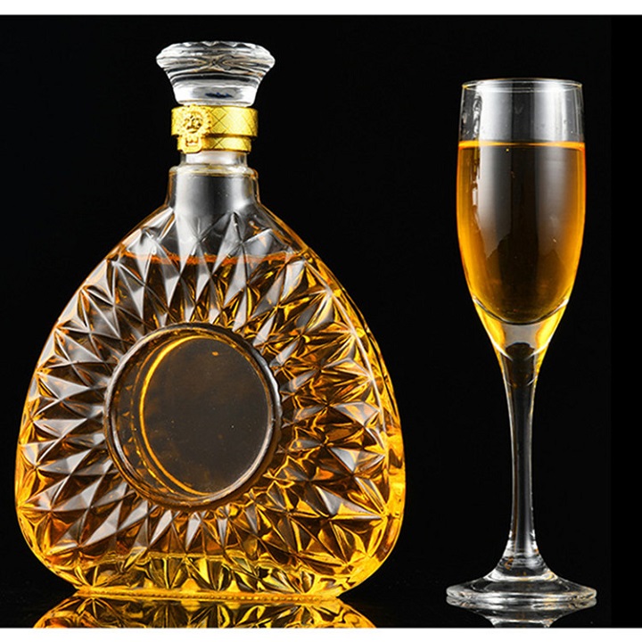 Chai Thủy Tinh X-O Tam Giác Đựng Rượu Dung Tích 750 ML Decor Nhà Cửa Cao Cấp