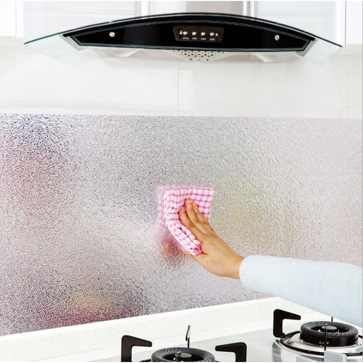 Cuộn giấy bạc dán bếp cách nhiệt, decal dán tường nhà bếp chống thấm bền đẹp