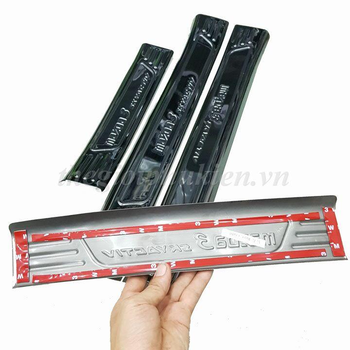 Bộ sản phẩm ỐP BẬC CỐP VÀ BẬC CỬA vân Titan xe Mazda 3 2020