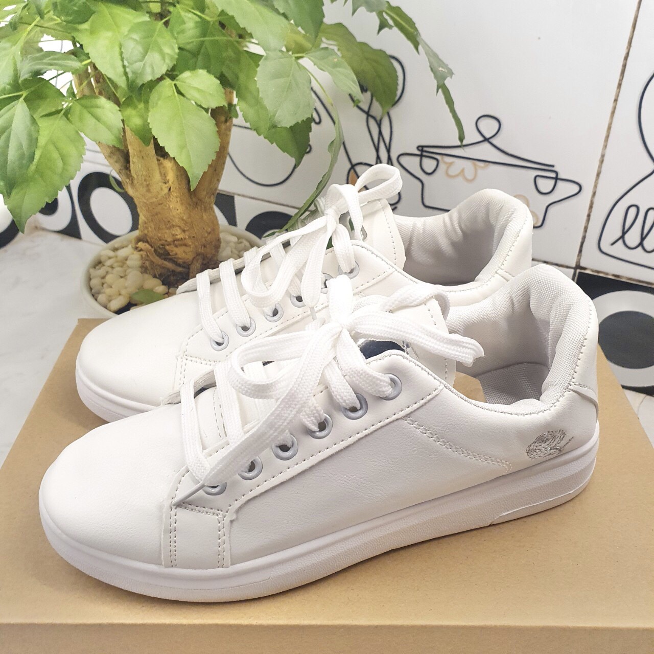 Giày thể thao nữ - giày sneaker nữ mầu trắng đế cao ST008W