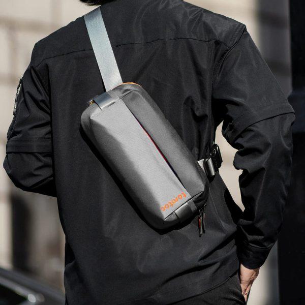 Túi đeo chéo TOMTOC Lightweight Sling Bag lưu trữ đa năng dẫn đầu thời trang mà còn mang đến một cách thuận tiện Hàng Chính Hãng