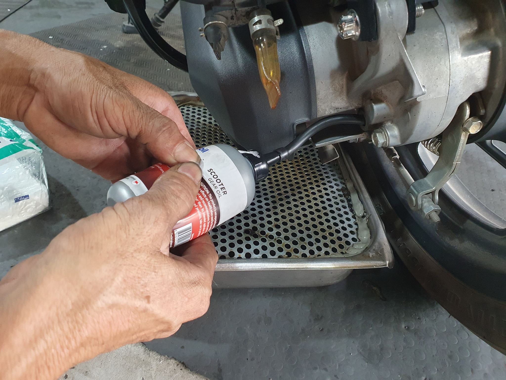 Nhớt Lap (Nhớt Hộp Số) Xe Ga Mobil Super Moto 80W90 120ml (900008)