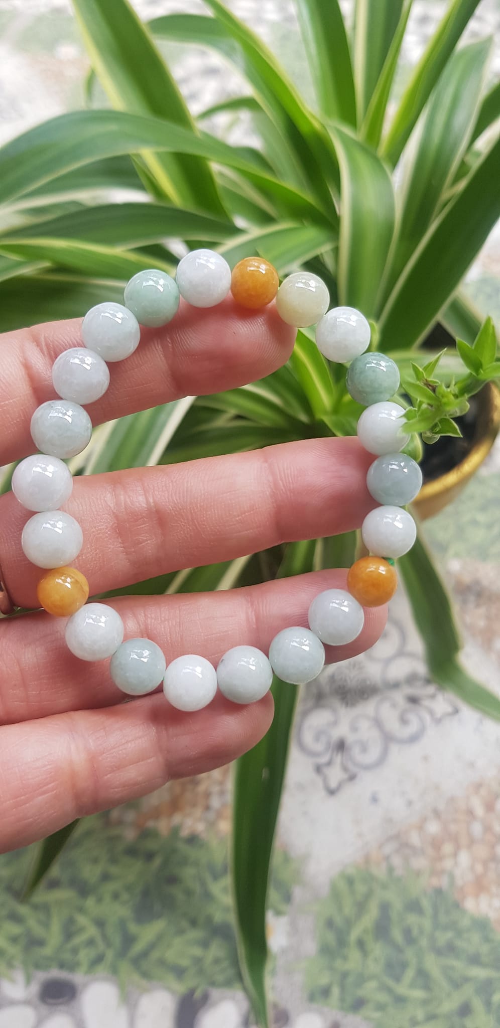 Vòng chuỗi đá Cẩm Thạch tự nhiên trắng huyết tam tài 8mm bóng đẹp Màu trắng bóng xanh vàng nữ đeo rất xinh đẹp xinh tay may mắn Vòng đá cẩm thạch tự nhiên tốt cho sức khoẻ công việc ạ