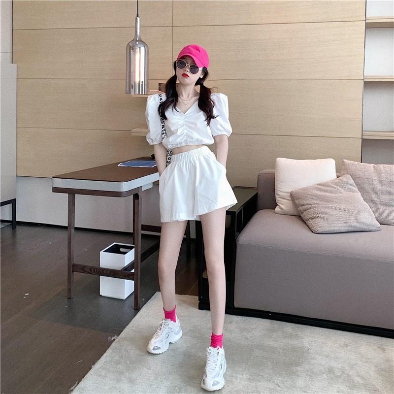 Bộ Áo croptop tay bồng kết hợp quần đùi basic Freesize Set Áo Tay Bồng bo chun ngực Kèm Quần Short Chất Đũi Siêu Hot