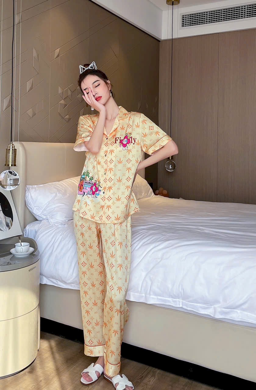 Bộ Đồ Ngủ Lụa Quảng Châu Cao Cấp Vàng Sang Xinh Xắn
