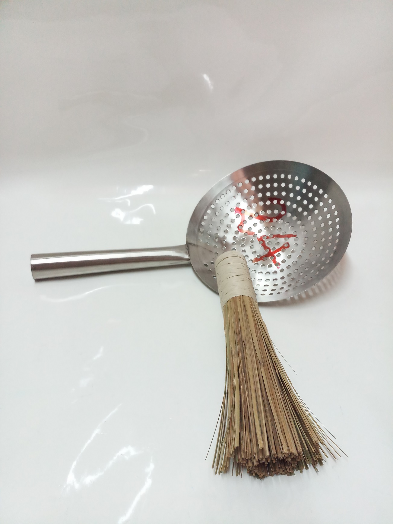 COMBO 1 VỢT LỔ INOX CÁN INOX VỚT XƯƠNG,RAU CỦ VỚT ĐỒ CHIÊN+ 1 CHỔI TRE CỌ RỬA CHẢO.